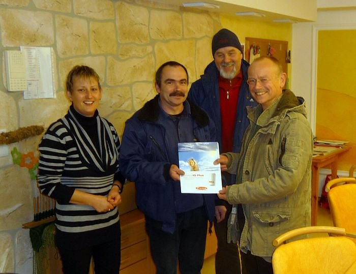 &Uuml;bergeben (Foto: JSW)