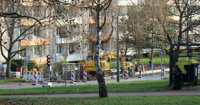 Erste Bushaltestelle im Borntal wird fertig (Foto: Karl-Heinz Herrmann) Erste Bushaltestelle im Borntal wird fertig (Foto: Karl-Heinz Herrmann)