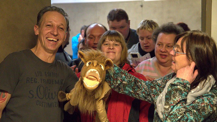 Weihnachtsfeier (Foto: NTL)