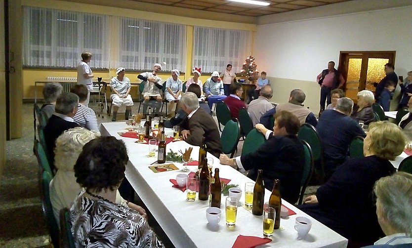 Rundum gelungene Rentnerweihnachtsfeier im Niedertopfstedter B&uuml;rgerhaus (Foto: Karl-Heinz K&auml;mmerer)