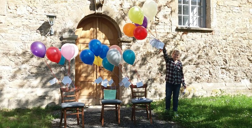Schick dein Gebet zum Himmel  fröhliche Luftballon-Aktion (Foto: R. Englert)