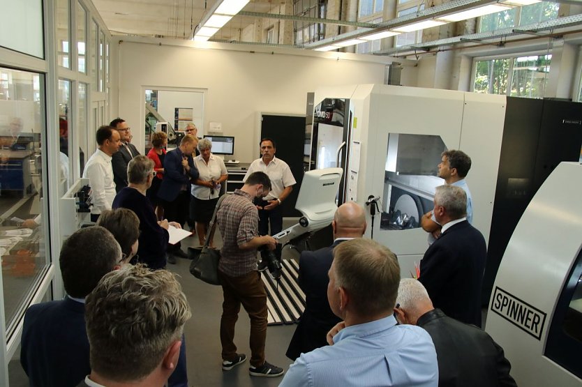 Präsentation der neuen CNC-Fräse im BBZ (Foto: agl)