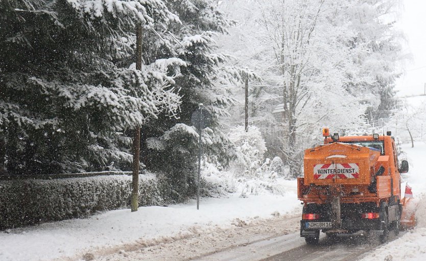 Winterdienst im Winterwald (Foto: nnz-Arciv)
