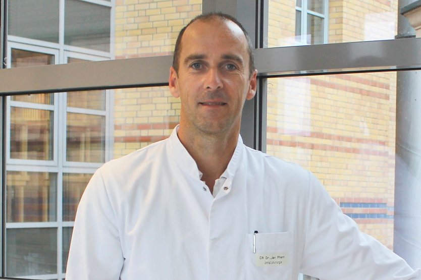 Dr. Jan Phenn, Chefarzt für Unfallchirurgie und Orthopädie der Helios Klinik Sangerhausen (Foto: Helios Klinik )