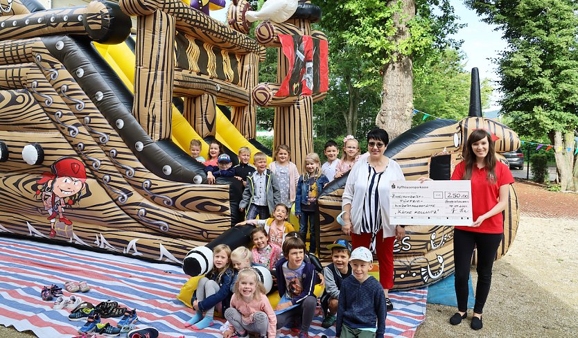 Kindertagesstätte "Käthe Kollwitz" gewinnt Gewinnspiel der Kyffhäusersparkasse  (Foto: Vertriebssteuerung Marketing Kyffhäusersparkasse)