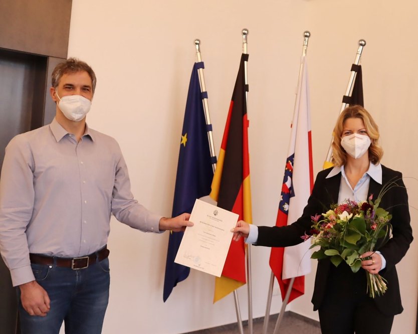 Ernennung von Alexandra Rieger, Nordhausens neue hauptamtliche Beigeordnete und B&uuml;rgermeisterin, durch Oberb&uuml;rgermeister Kai Buchmann (Foto: Stadtverwaltung Nordhausen)