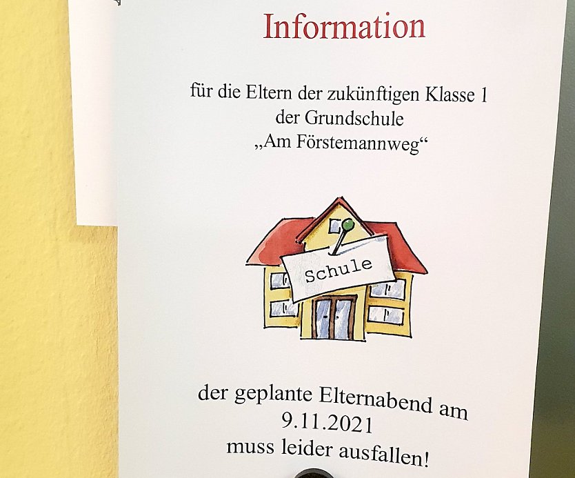 Mitteilung am schwarzen Brett des Sundhäuser Kindergartens  (Foto: privat)