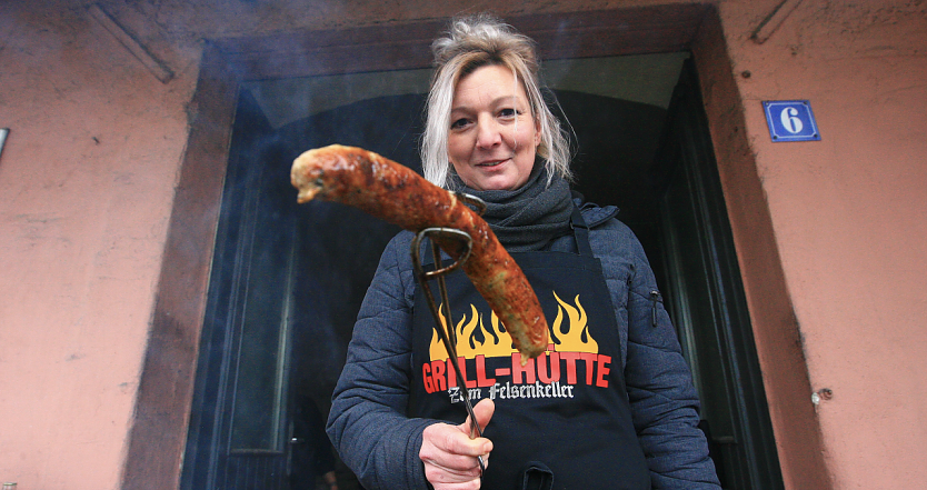 Als Reaktion auf Anschuldigungen im Netz wird Imbissbestreiberin Nancy R&ouml;llig ihr eigenes "Hanfprodukt" an den Mann bringen (Foto: S. Dietzel)