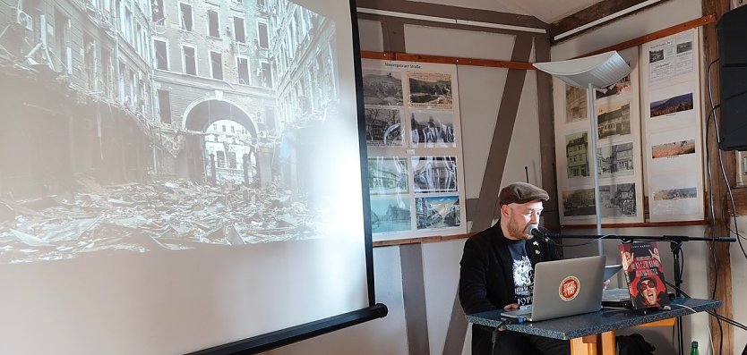 Autorenlesung mit Juriy Gurzhy in Bleicherode zu den Jüdischen Kulturtagen (Foto: René Fiedler) Autorenlesung mit Juriy Gurzhy in Bleicherode zu den Jüdischen Kulturtagen (Foto: René Fiedler)
