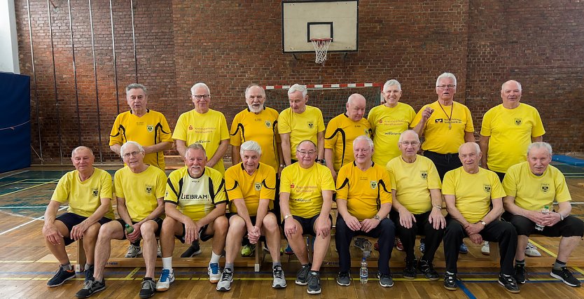 Die Seniorensportler des LV Altsatadt'98 (Foto: R.Berndt) Die Seniorensportler des LV Altsatadt'98 (Foto: R.Berndt)