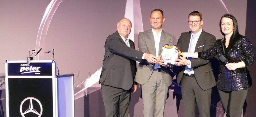 Ein Sparschwein mit 20.000 Euro f&uuml;r das Projekt des Gr&uuml;nen Klassenzimmers (Foto: H. Fischer)