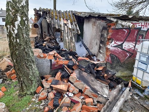 Abgebrannter Schuppen in Wasserthalleben (Foto: Landespolizeiinspektion Nordhausen)