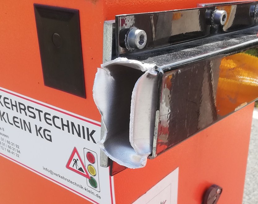 Besch&auml;digte Schranke (Foto: Polizei)