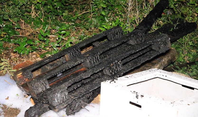 Gartenlaubenbrand letzte Nacht in Nordhausen (Foto: S.Dietzel)