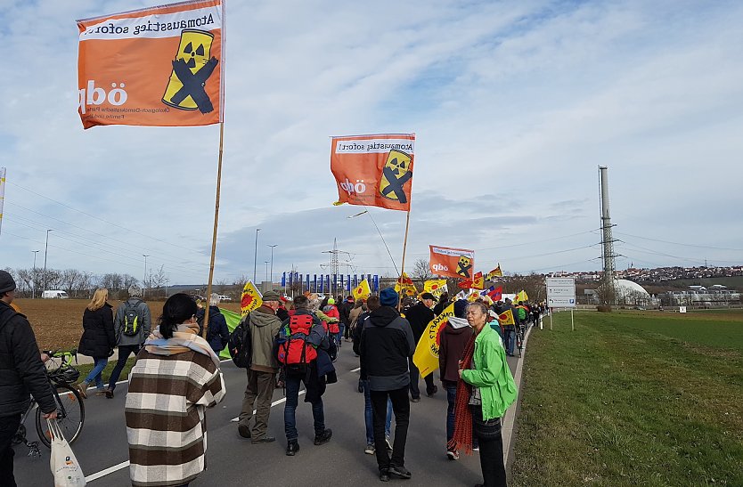 &Ouml;DP-Anh&auml;nger auf einem Spaziergang oder einer Demonstration oder einem Protestmarsch (Foto: Symbolfoto: &Ouml;DP-Archiv)