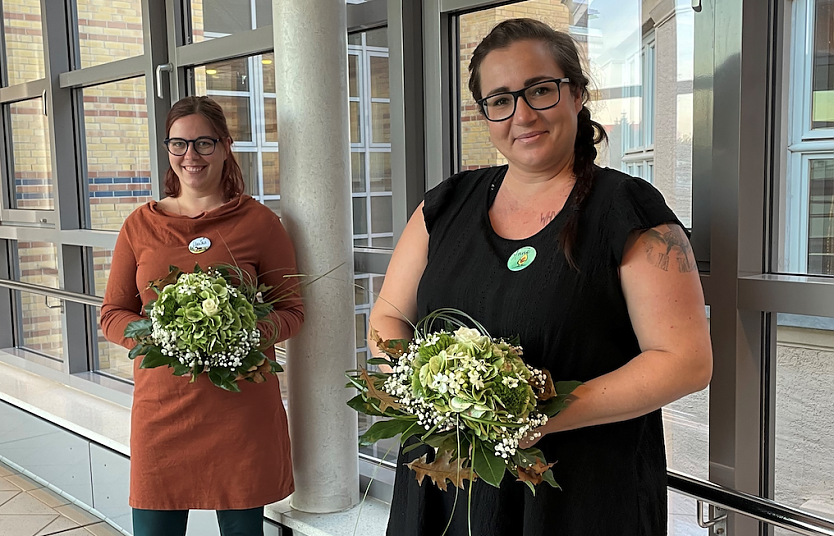 Claudia Weber (links) und Anne Haese verst&auml;rken seit September 2022 das Team im Sangerh&auml;user Krei&szlig;saal  (Foto: Helios Kliniken Mansfeld-S&uuml;dharz GmbH | Antonia B&uuml;tof)