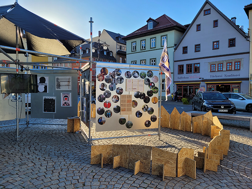 Die Wanderausstellung "Kein sch&ouml;ner ... in dieser Zeit" (Foto: MigraNetz Th&uuml;ringen)