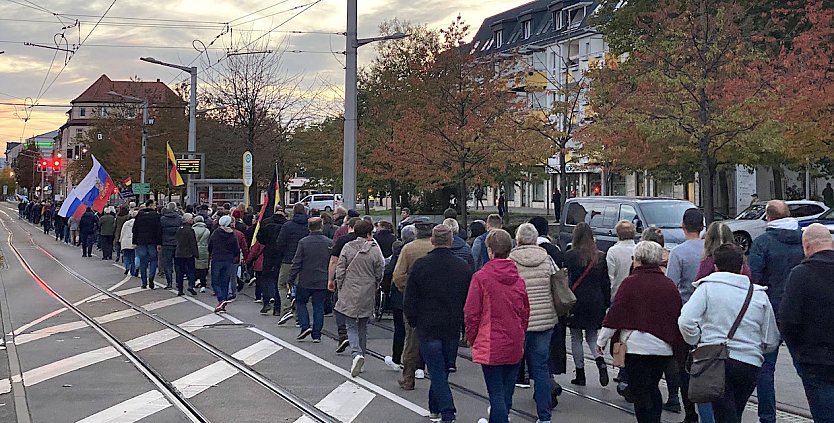 Montagsspaziergang durch Nordhausen mit etwa 2.000 Teilnehmern (Foto: oas)