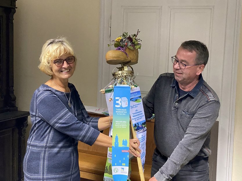 Petra Gerlach (Ilfelder Ortschaftsb&uuml;rgermeisterin) und Andreas Schmidt (Harzklub Zweigverein Ilfeld - Wiegersdorf) (Foto: Sandra Witzel)