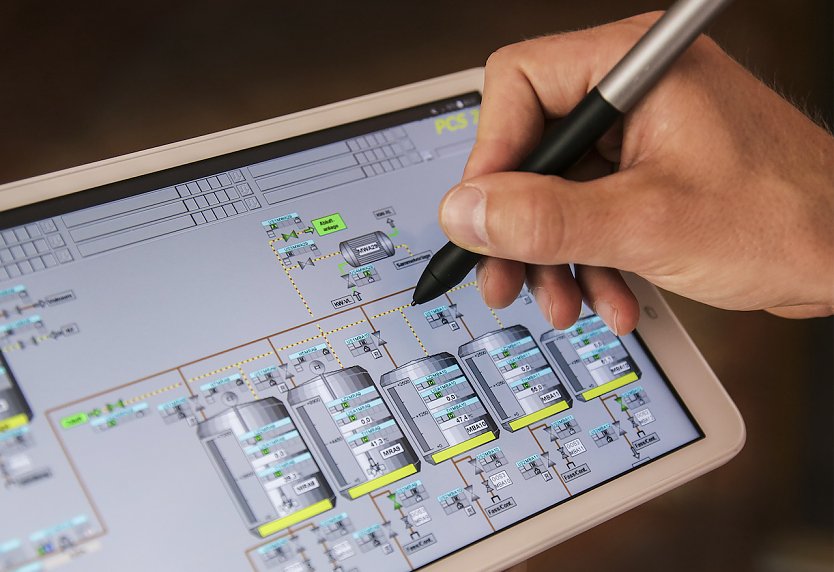 Anlagensteuerung per Tablet (Foto: NGG)