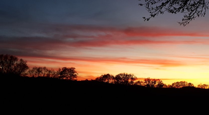 Sonnenuntergang heute Abend in Neustadt (Foto: Peter Sieckel)