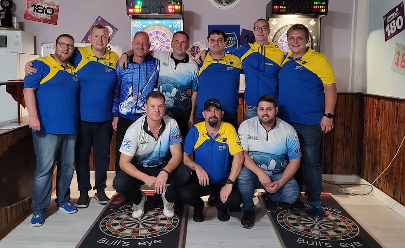 Dartchaoten enttäucht, aber sie geben nicht auf (Foto: Thomas Peglow) Dartchaoten enttäucht, aber sie geben nicht auf (Foto: Thomas Peglow)