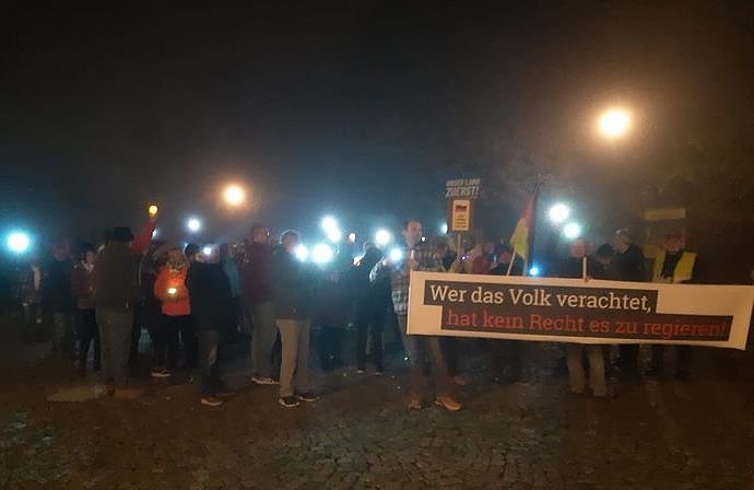 Montagsdemo heute Abend in M&uuml;hlhausen (Foto: H.Kuhnert)