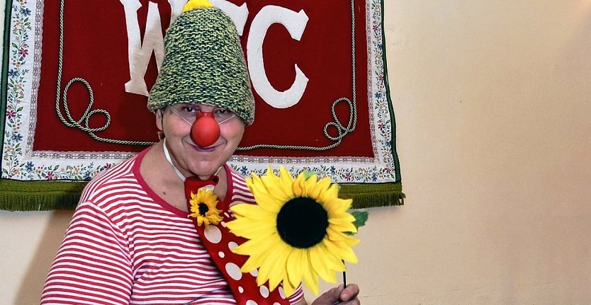 J&uuml;rgen M&uuml;ller, bekannt als "Knallkopp mit der Blume" verl&auml;sst nach f&uuml;nfzig Jahren die B&uuml;hne (Foto: J&uuml;rgen M&uuml;ller)