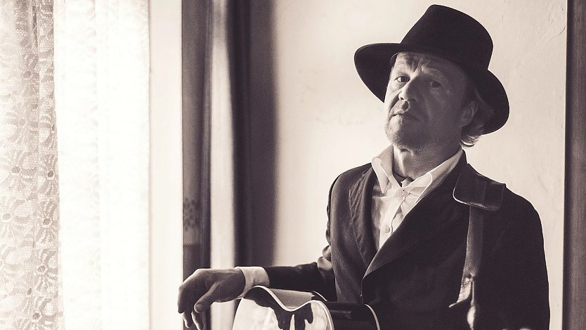 Bernd Sternberg spielt Bob Dylan (Foto: Agentur)