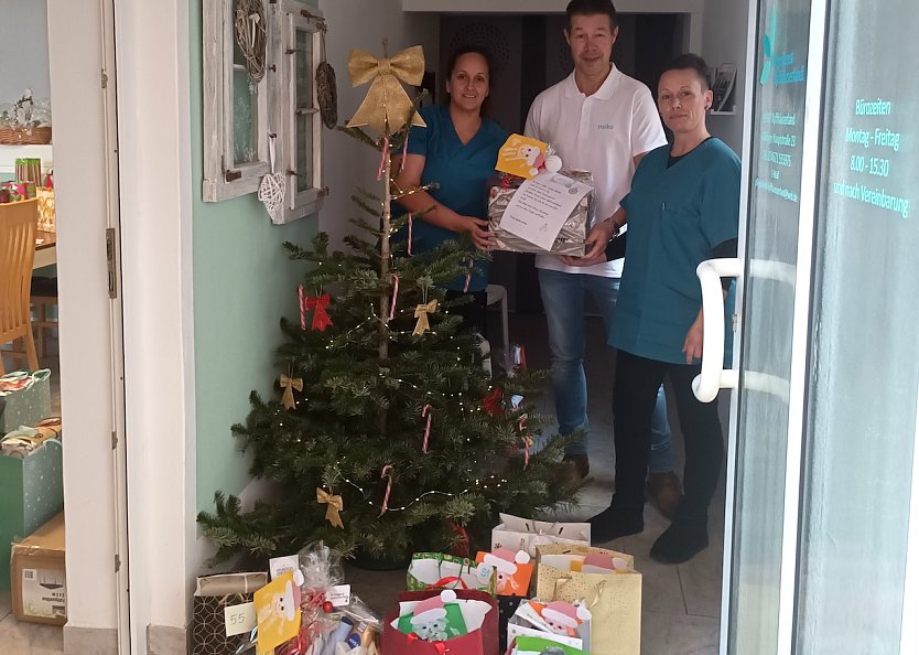 Seniorenwunschbaumaktion in Göllingen (Foto: Pflegedienst Kyffhäuserland) Seniorenwunschbaumaktion in Göllingen (Foto: Pflegedienst Kyffhäuserland)