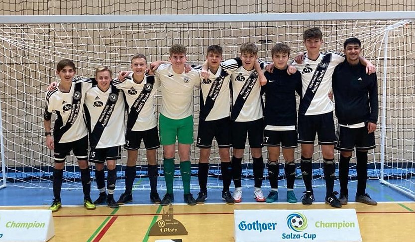 Die A-Junioren des FSV Preußen gewannen heute Abend den Salza-Cup 2022 (Foto: FSV Preußen) Die A-Junioren des FSV Preußen gewannen heute Abend den Salza-Cup 2022 (Foto: FSV Preußen)