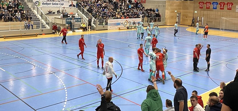 Die Emotionen kochten hoch nach dem Abpfiff des letzten Vorrundenspiels (Foto: oas) Die Emotionen kochten hoch nach dem Abpfiff des letzten Vorrundenspiels (Foto: oas)