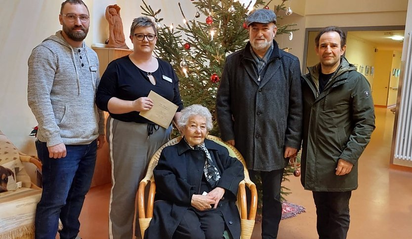 Spenden&uuml;bergabe (Foto: Hospiz Haus Geborgenheit)