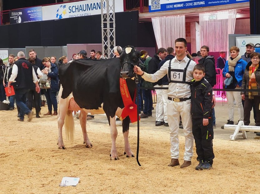 "Grand Champion" Charis und die n&auml;chste Generation der S&uuml;dharzer Rinderz&uuml;chter der Familie Gerbothe (Foto: Andreas Gerbothe)