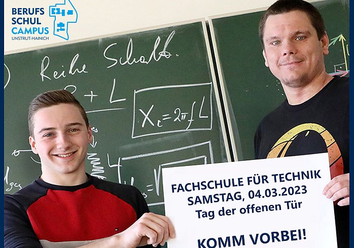 Konstantin Preiß und Christoph Heinemann bewerben den Tag der offenen Tür an der Fachschule für Technik. (Foto: Kirstin Grunert)