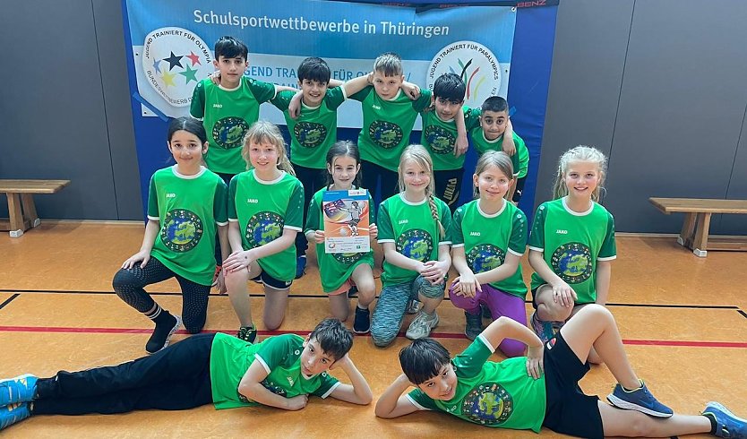 Monir, Mohammad, Lian, Taim, Mieron, Melina, Annabell, Thea, Liz, Noea, Lucie, S&ouml;ren und Benyamin vetraten den Landkreis Nordhausen beim Landesfinale (Foto: BB GS)