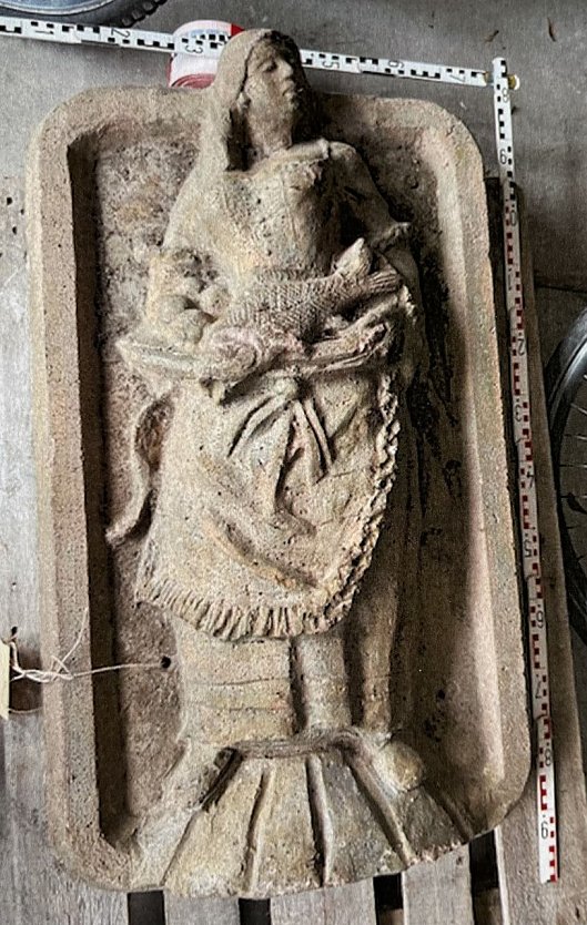 Aufgefundene Reliefplatte (Foto: Landespolizeiinspektion Nordhausen)