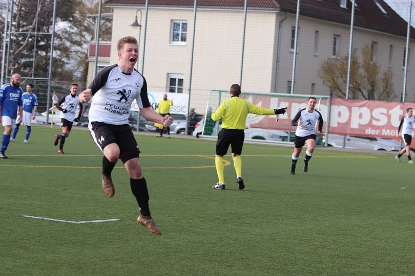 Der Moment des Siegtreffers wird entsprechend von Justin Harnisch gefeiert. (Foto: FSV Preußen) Der Moment des Siegtreffers wird entsprechend von Justin Harnisch gefeiert. (Foto: FSV Preußen)