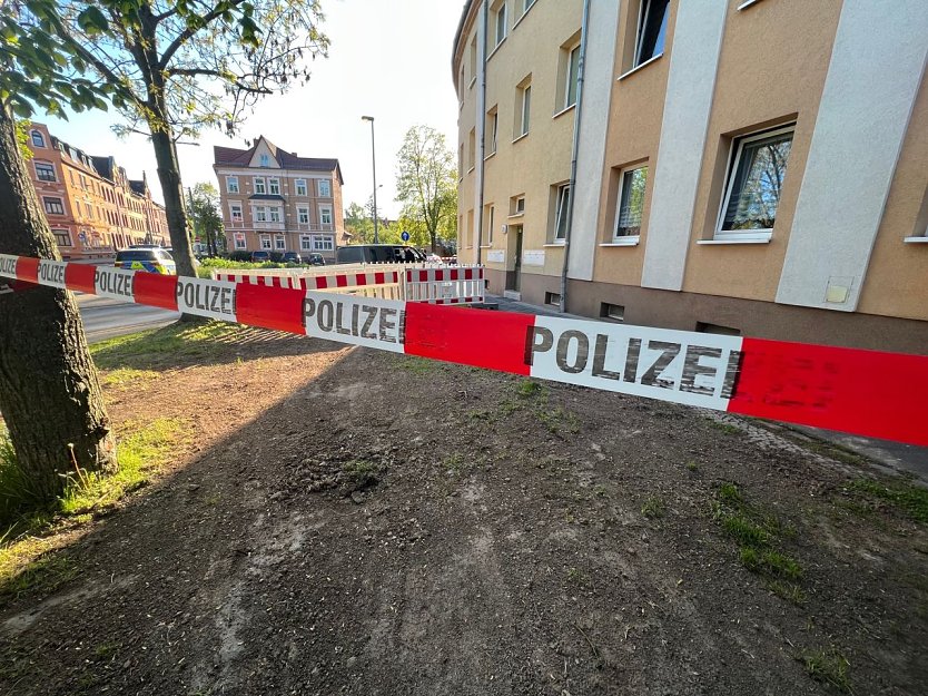 Polizeiabsperrung an der Ecke Leimbacher Straße - Wilhelm Neblung Straße (Foto: S. Dietzel) Polizeiabsperrung an der Ecke Leimbacher Straße - Wilhelm Neblung Straße (Foto: S. Dietzel)