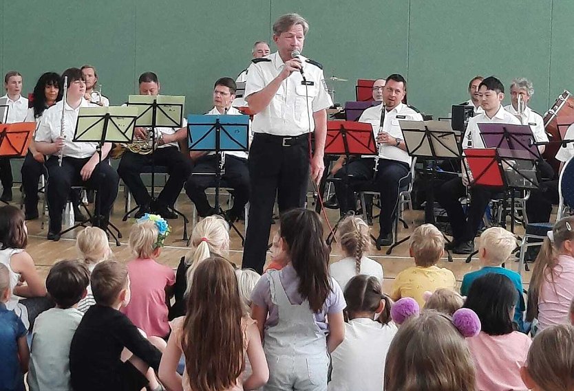 Thüringer Polizeiorchester zu Gast in der Grundschule "Albert Kuntz" Nordhausen-Salza (Foto: GS Albert Kuntz)