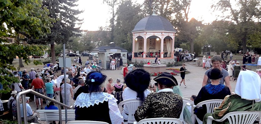 Impressionen vom Kurkonzert und Kurmilieu 2022 (Foto: Ellen Drott) Impressionen vom Kurkonzert und Kurmilieu 2022 (Foto: Ellen Drott)