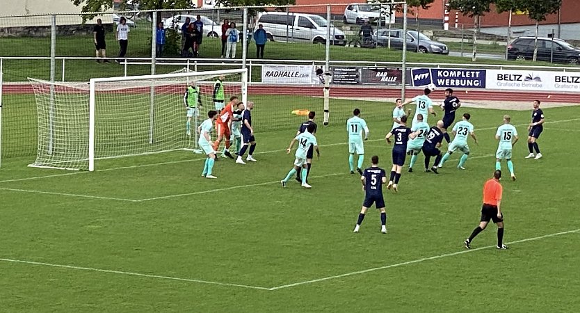 Dicke Luft im Preu&szlig;en-Strafraum. Am Ende konnte Wacker die Kurst&auml;dter aber nicht gef&auml;hrden. (Foto: oas)