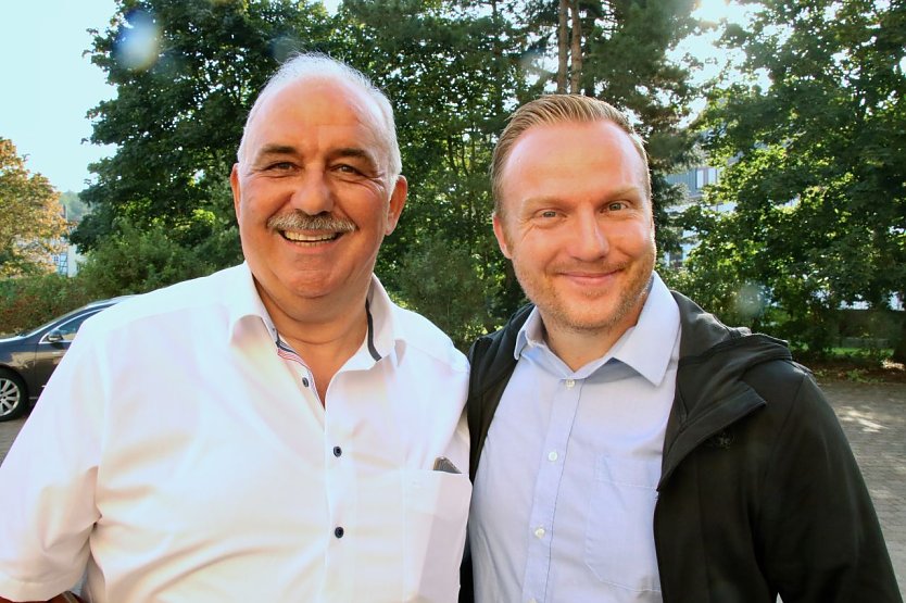 Zwei Generationen, eine Aufgabe - der Schulsportkoordinator a. D. Werner H&uuml;tcher und der neue "Fachberater f&uuml;r schulsportliche Wettbewerbe" Christoph Keil (Foto: agl)