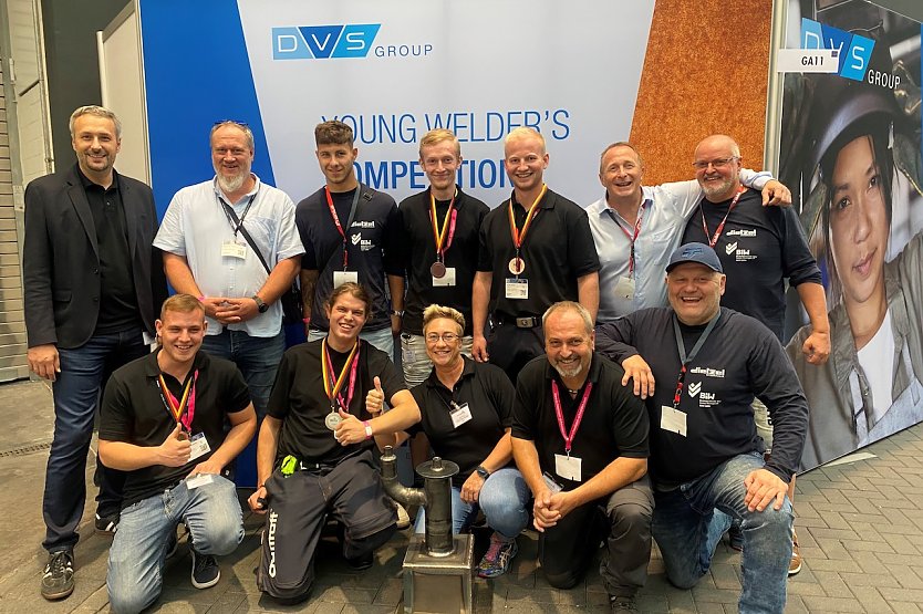 Beim Finale Jugend schwei&szlig;t 2023 in Essen geh&ouml;rten Th&uuml;ringens Nachwuchsschwei&szlig;er zu den Besten. Jonas Henning (vorn 2.v.l.) belegte Platz 2.   (Foto: &copy; SCHACHTBAU NORDHAUSEN GmbH - Thomas Gottwald)