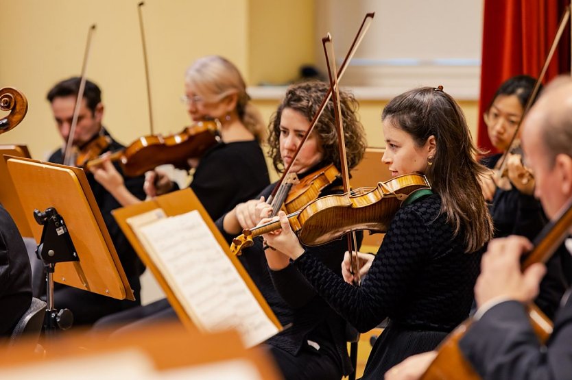 Das Loh-Orchester und die SWG laden am 12. Dezember zum Mieter-Weihnachtskonzert Vom Himmel hoch. (Foto: Julia Lormis )
