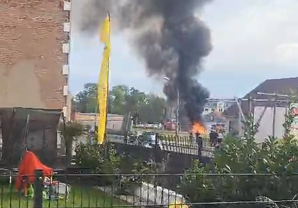 Feuer auf der Brache an der Bruno-Kunze Straße (Foto: Privat) Feuer auf der Brache an der Bruno-Kunze Straße (Foto: Privat)