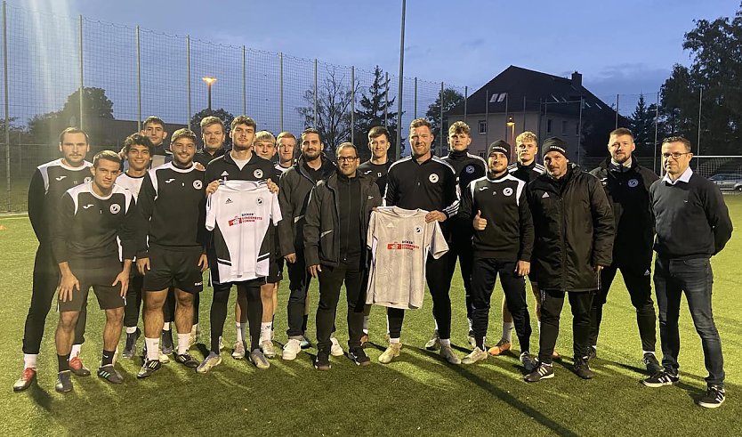 Vom Ausflug ins Mintgr&uuml;n geht es f&uuml;r die Preu&szlig;en wieder zur&uuml;ck zu klassischem schwarz-wei&szlig; (Foto: FSV Preu&szlig;en)