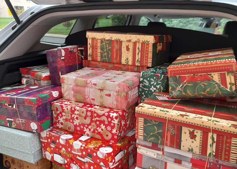 Ein Auto voller Schuhkartons (Foto: D&uuml;ne e.V.)