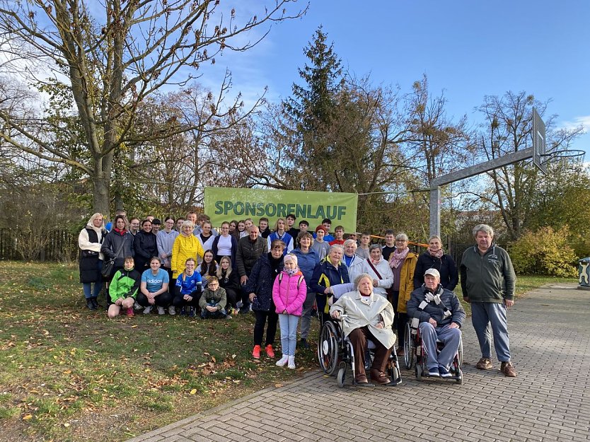T&uuml;chtig f&uuml;r die gute Sache: Sponsorenl&auml;ufer der Lessing-Schule (Foto: Ga&szlig;mann)