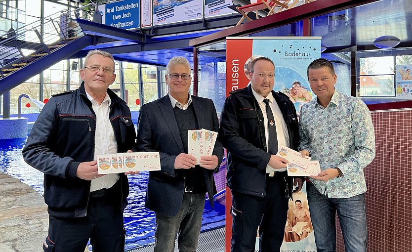 &Uuml;bergabe im Badehaus (Foto: Stadtverwaltung Nordhausen)